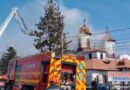 Trafic blocat pe DN1: Incendiu puternic la o biserică monument istoric din Prahova – 120 de persoane evacuate
